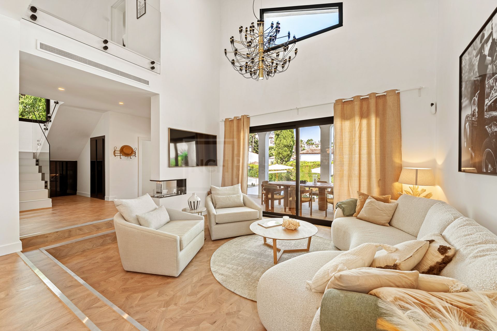 REFURBISHED 4 -BEDROOM VILLA LOCATED IN GATED COMMUNITY