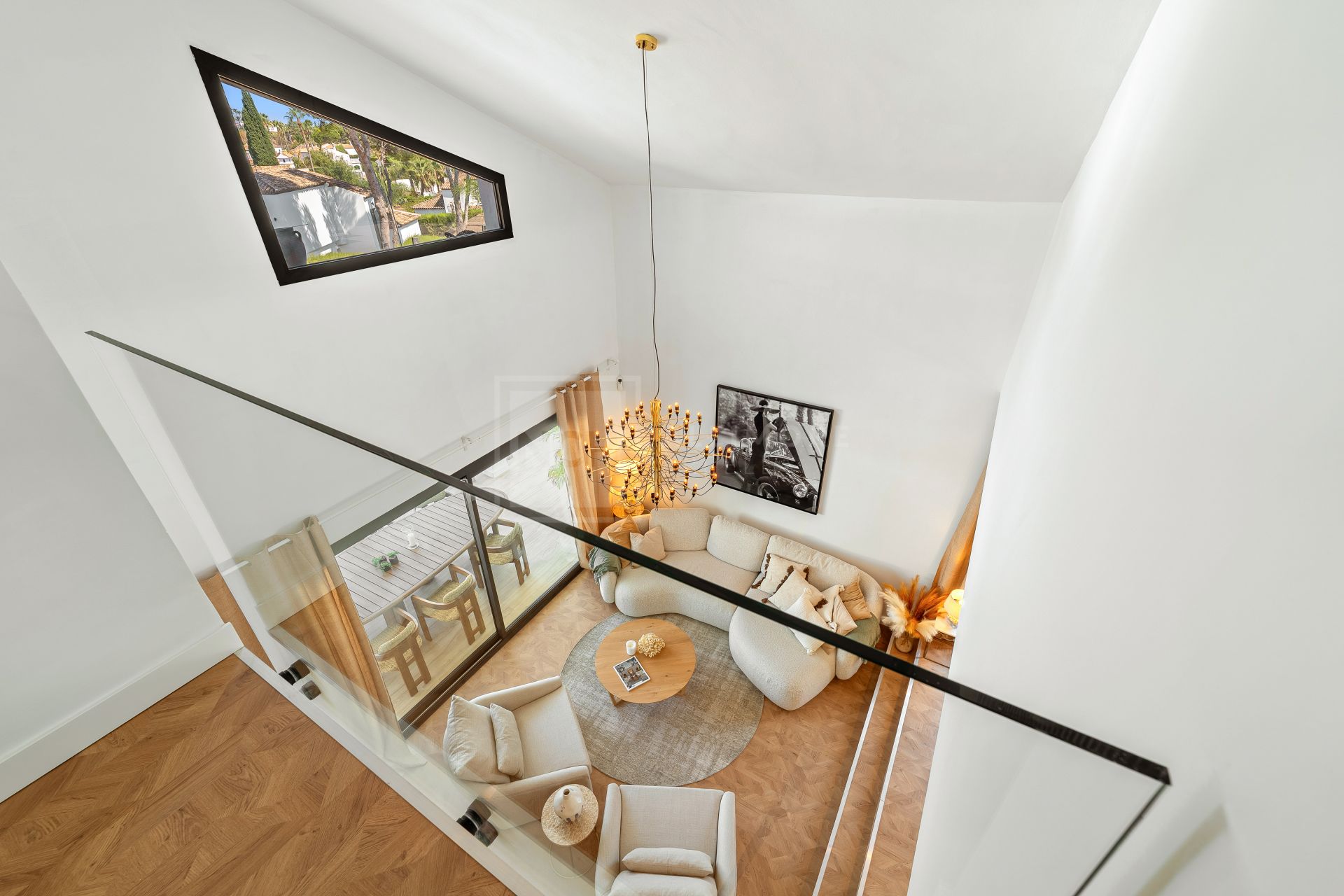 REFURBISHED 4 -BEDROOM VILLA LOCATED IN GATED COMMUNITY