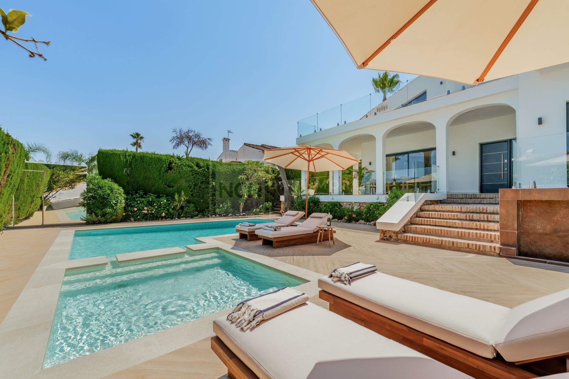 REFURBISHED 4 -BEDROOM VILLA LOCATED IN GATED COMMUNITY