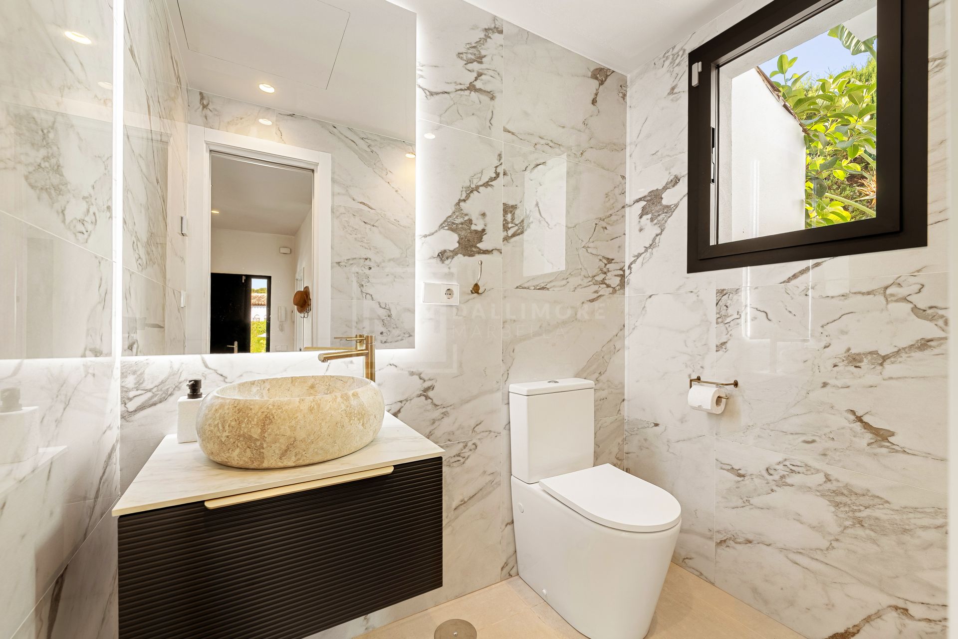 REFURBISHED 4 -BEDROOM VILLA LOCATED IN GATED COMMUNITY