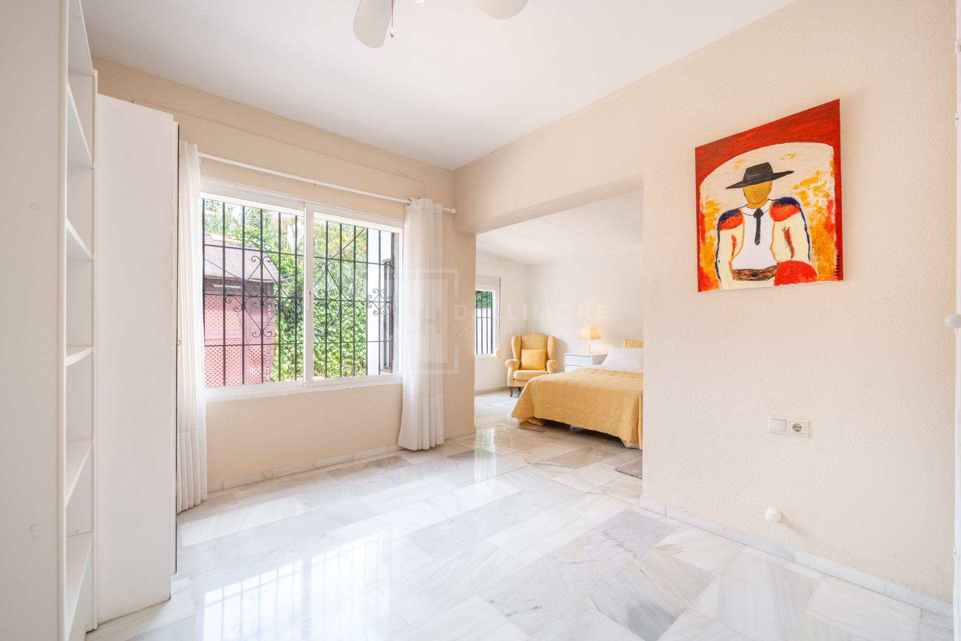 ENCANTADORA VILLA DE 4 DORMITORIOS CON AMPLIA ZONA EXTERIOR EN MARBELLA