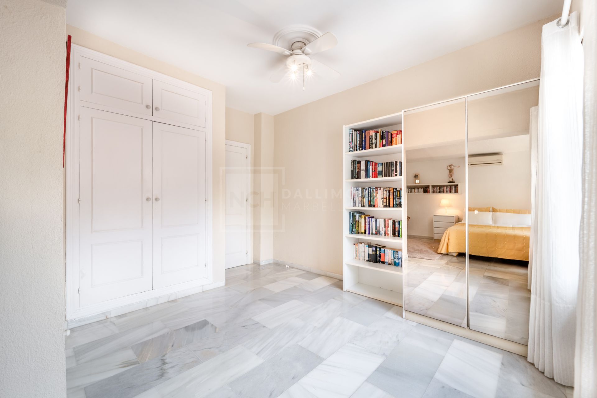 ENCANTADORA VILLA DE 4 DORMITORIOS CON AMPLIA ZONA EXTERIOR EN MARBELLA