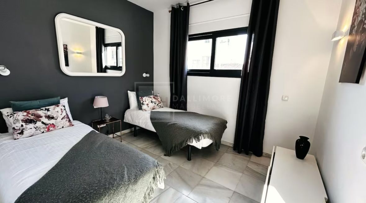 VILLA WITH PRIVATE POOL NEAR THE CENTRE