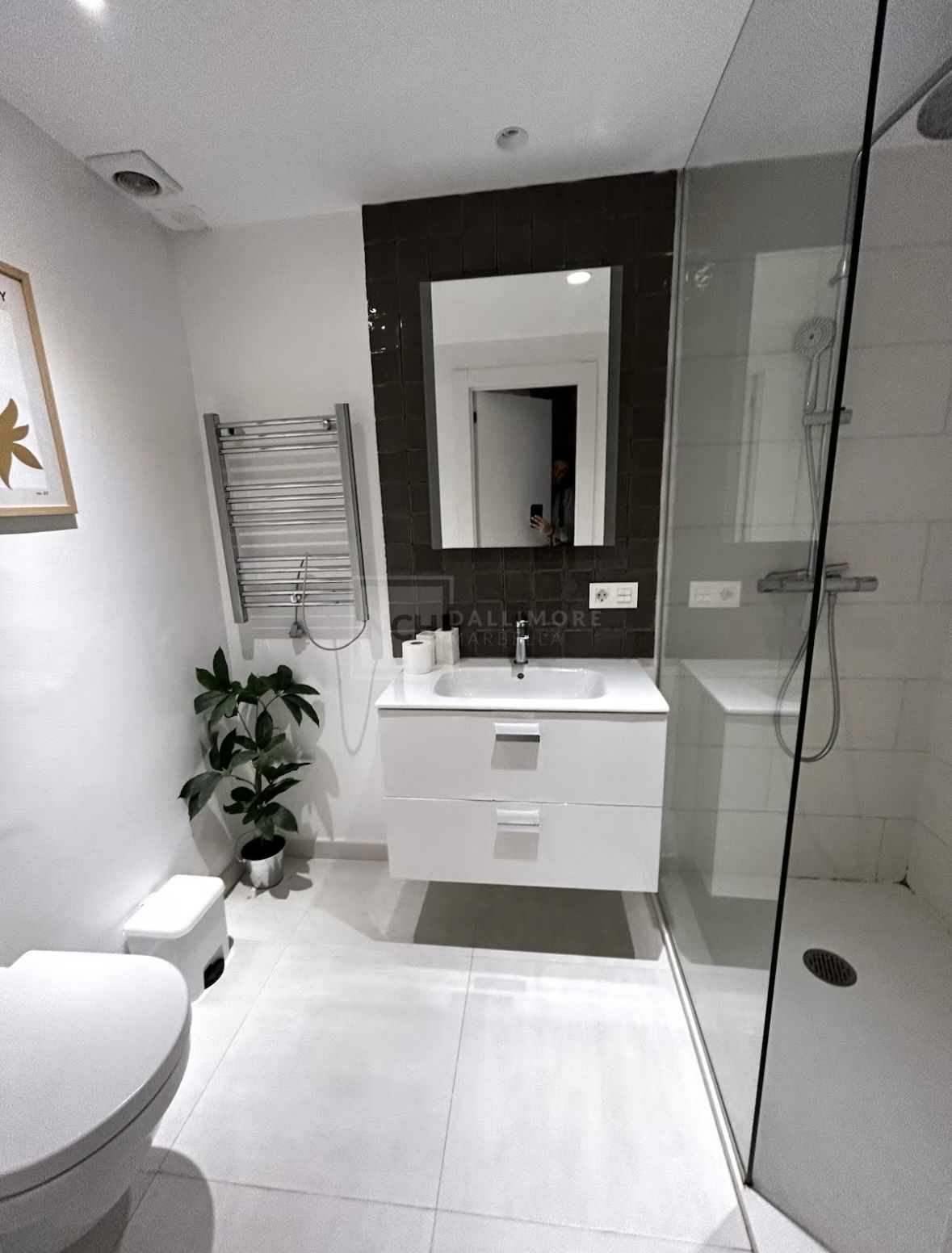 VILLA WITH PRIVATE POOL NEAR THE CENTRE