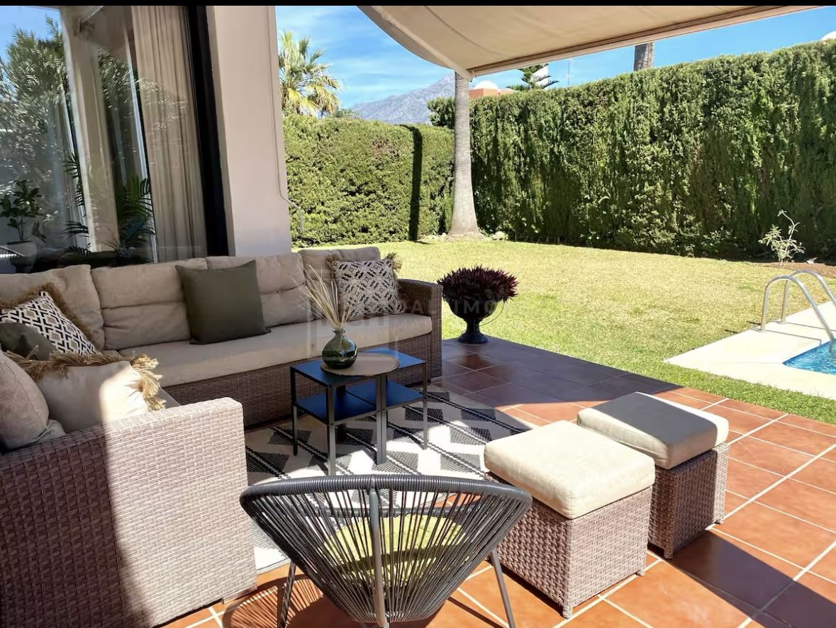 VILLA WITH PRIVATE POOL NEAR THE CENTRE