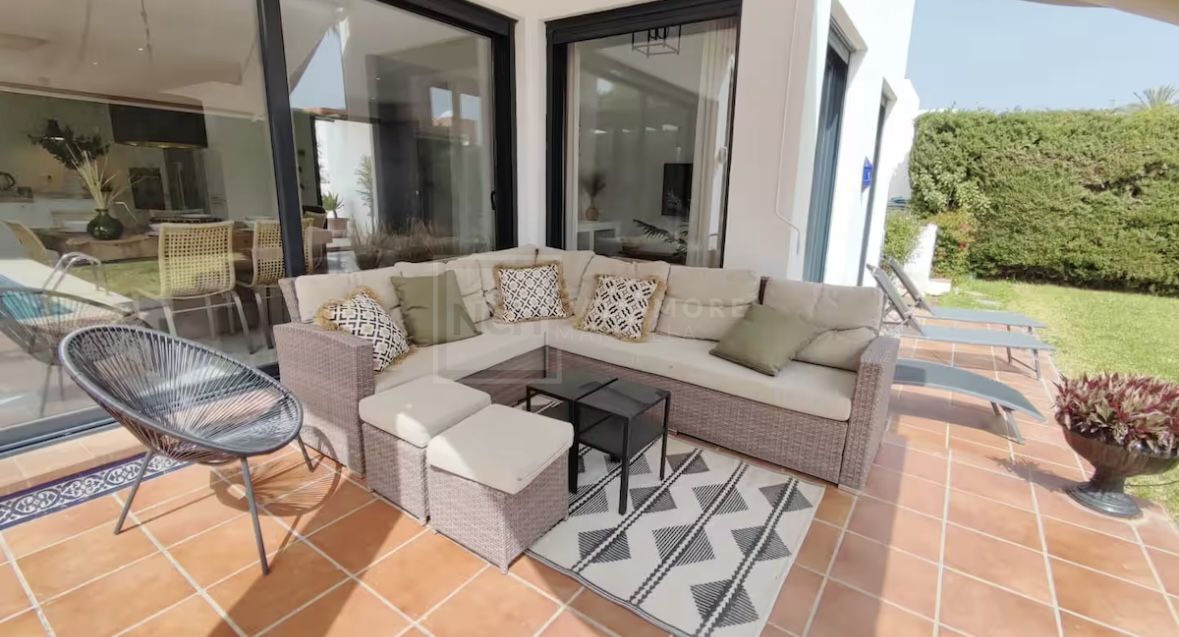 VILLA WITH PRIVATE POOL NEAR THE CENTRE