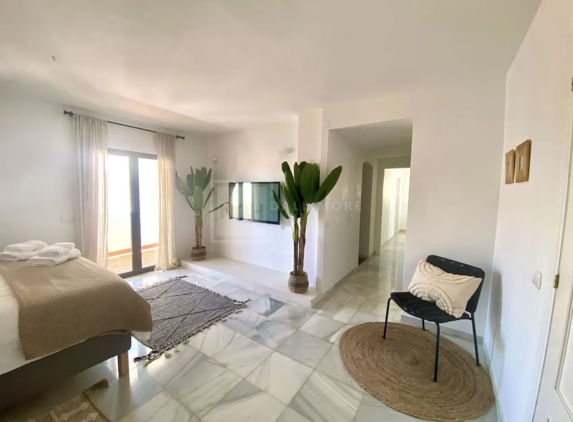 VILLA WITH PRIVATE POOL NEAR THE CENTRE