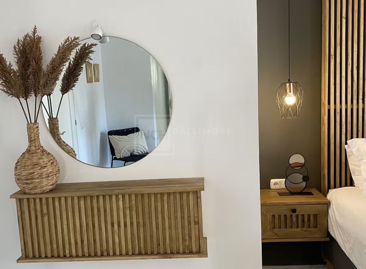 VILLA WITH PRIVATE POOL NEAR THE CENTRE