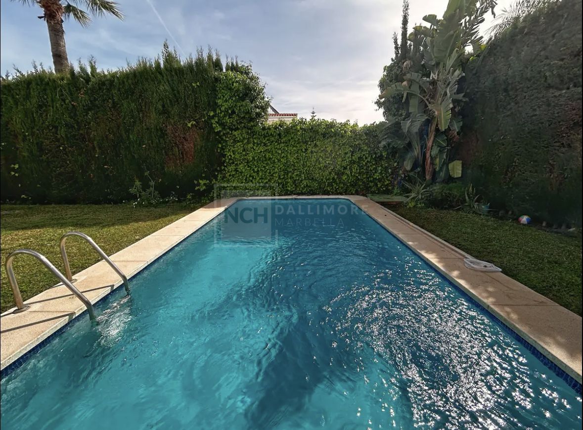 VILLA WITH PRIVATE POOL NEAR THE CENTRE