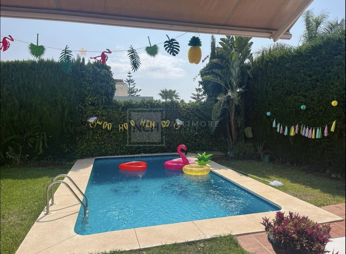 VILLA WITH PRIVATE POOL NEAR THE CENTRE