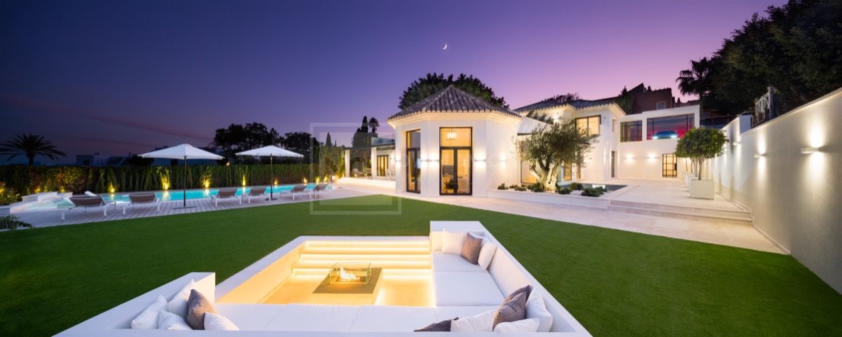 IMPRESIONANTE VILLA DE 5 DORMITORIOS CON SOLARIUM Y VISTAS PANORÁMICAS EN MARBELLA