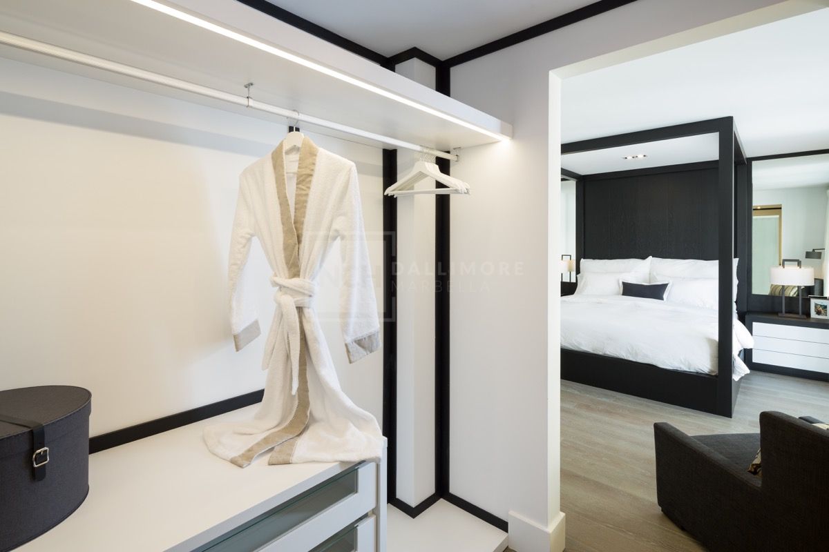 IMPRESIONANTE VILLA DE 5 DORMITORIOS CON SOLARIUM Y VISTAS PANORÁMICAS EN MARBELLA