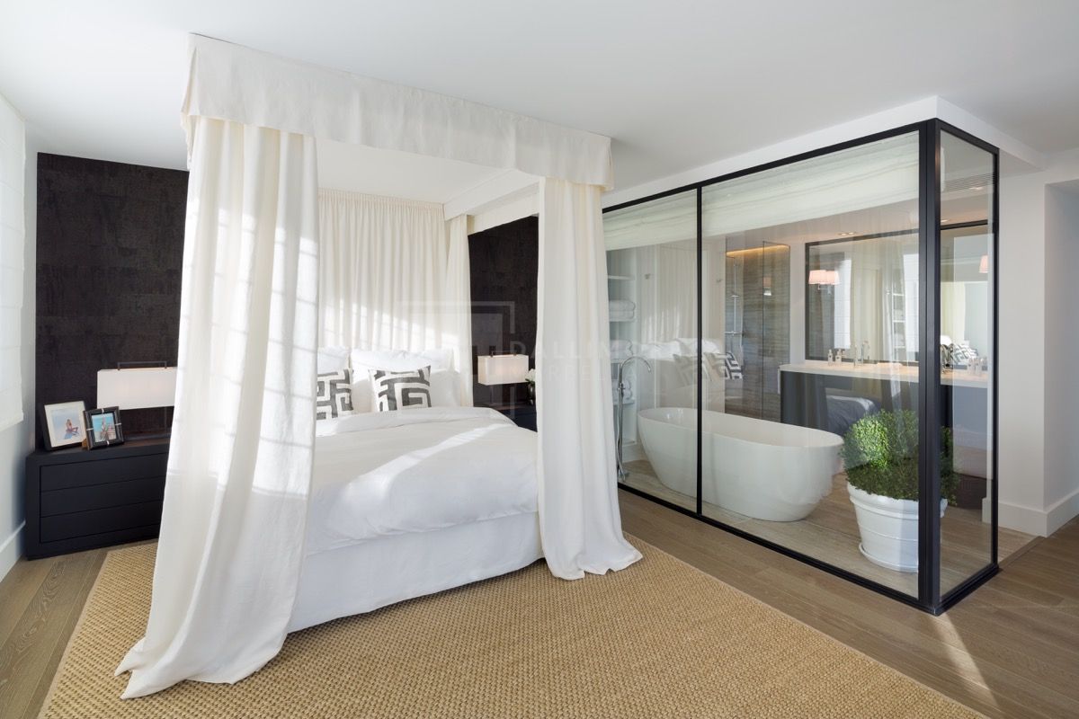 IMPRESIONANTE VILLA DE 5 DORMITORIOS CON SOLARIUM Y VISTAS PANORÁMICAS EN MARBELLA