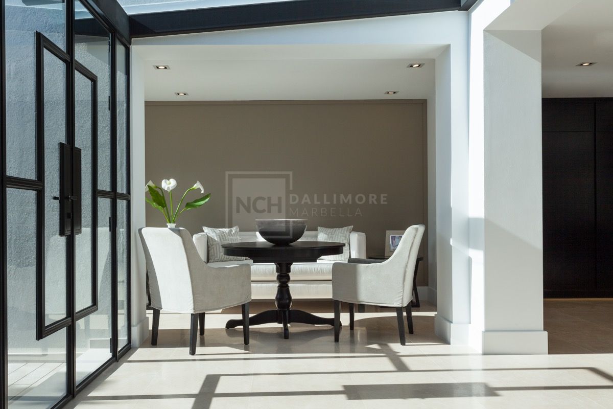 IMPRESIONANTE VILLA DE 5 DORMITORIOS CON SOLARIUM Y VISTAS PANORÁMICAS EN MARBELLA