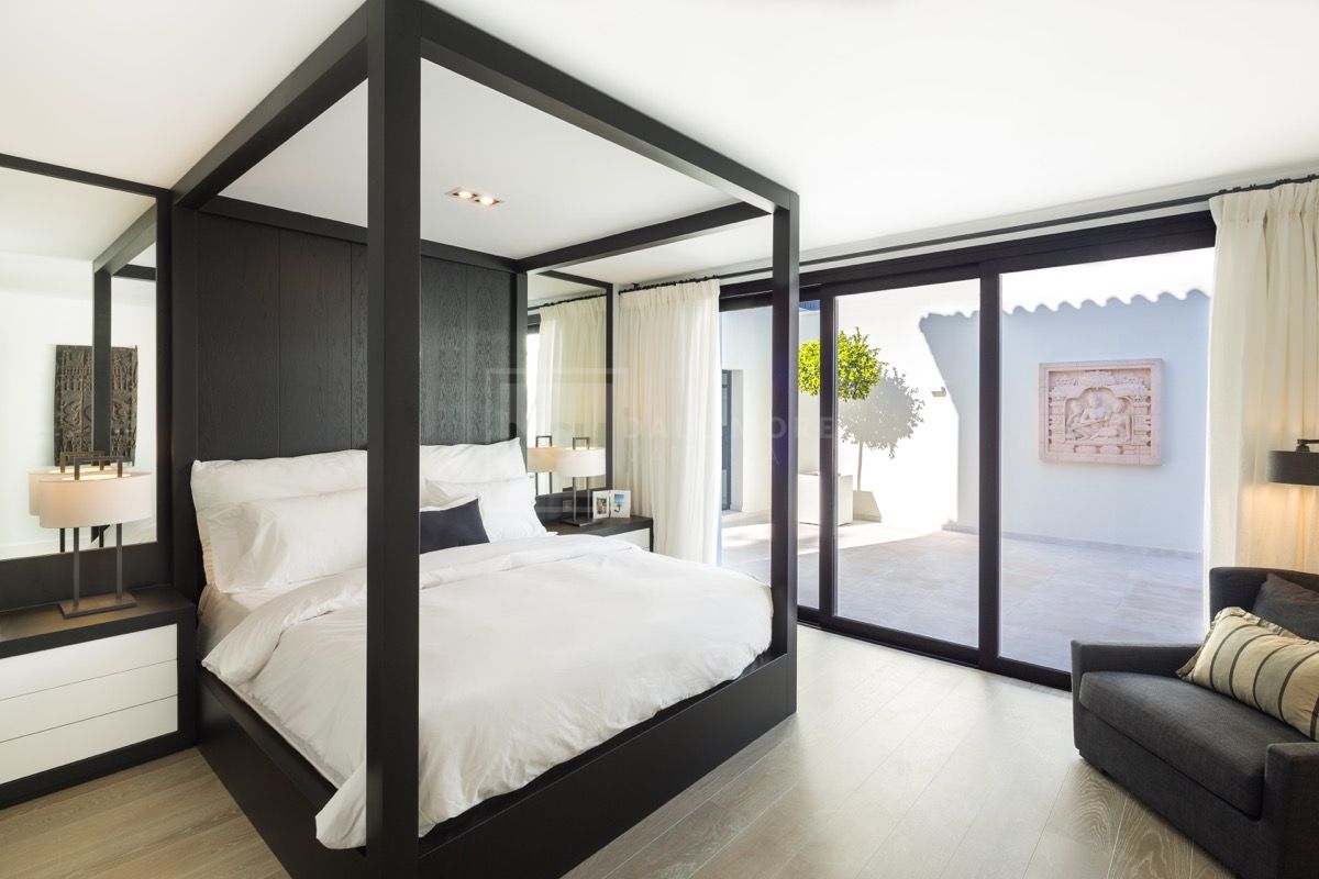 IMPRESIONANTE VILLA DE 5 DORMITORIOS CON SOLARIUM Y VISTAS PANORÁMICAS EN MARBELLA