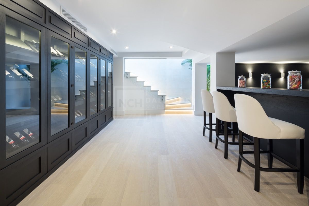 IMPRESIONANTE VILLA DE 5 DORMITORIOS CON SOLARIUM Y VISTAS PANORÁMICAS EN MARBELLA