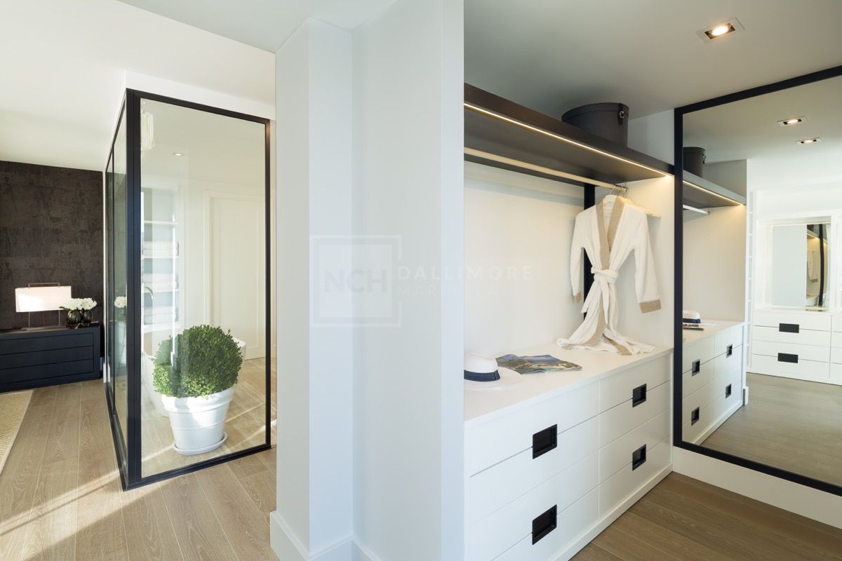 IMPRESIONANTE VILLA DE 5 DORMITORIOS CON SOLARIUM Y VISTAS PANORÁMICAS EN MARBELLA