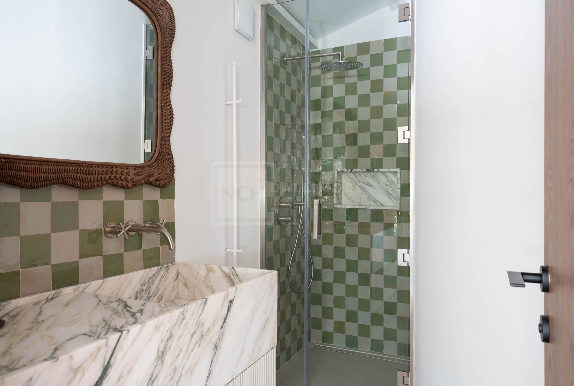 BEACHFRONT LUXURY ON MARBELLA'S GOLDEN MILE