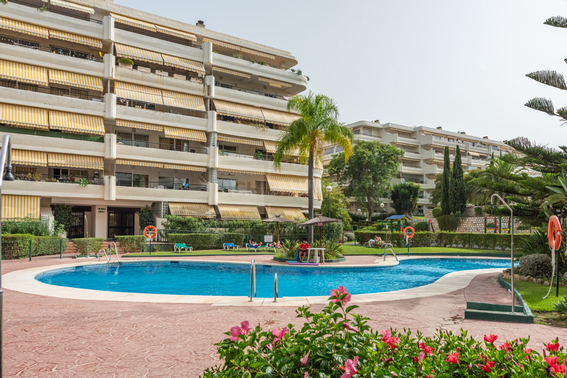 Frontline Golf Duplex Penthouse with Mountain Views in Guadalmina Alta