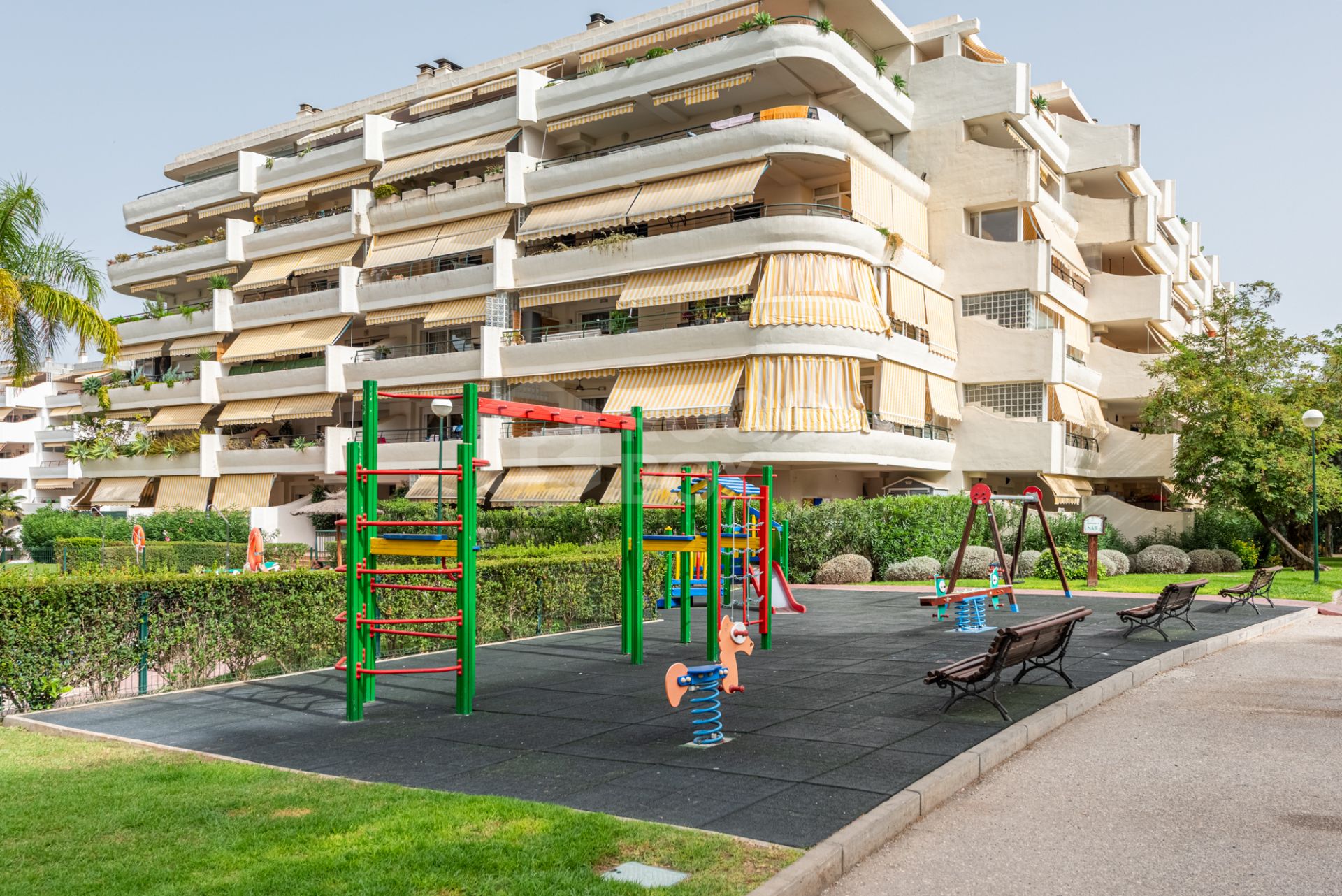 Frontline Golf Duplex Penthouse with Mountain Views in Guadalmina Alta