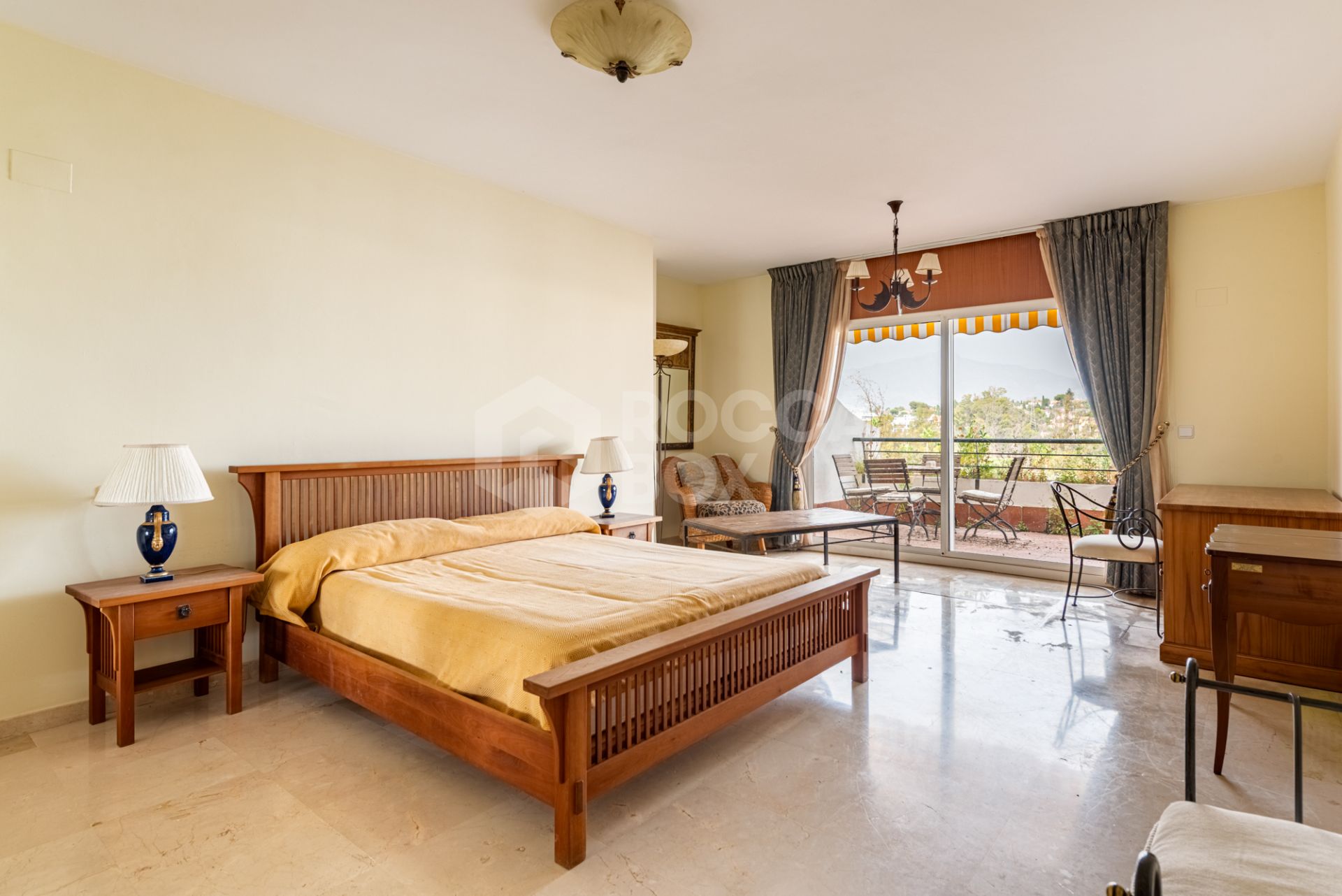 Frontline Golf Duplex Penthouse with Mountain Views in Guadalmina Alta