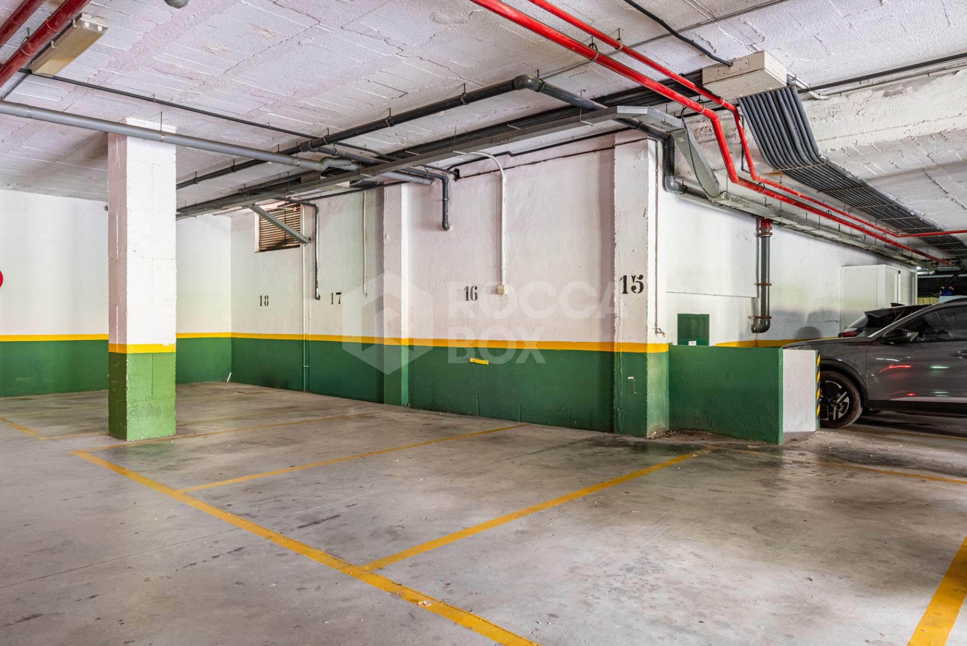 Frontline Golf Duplex Penthouse with Mountain Views in Guadalmina Alta