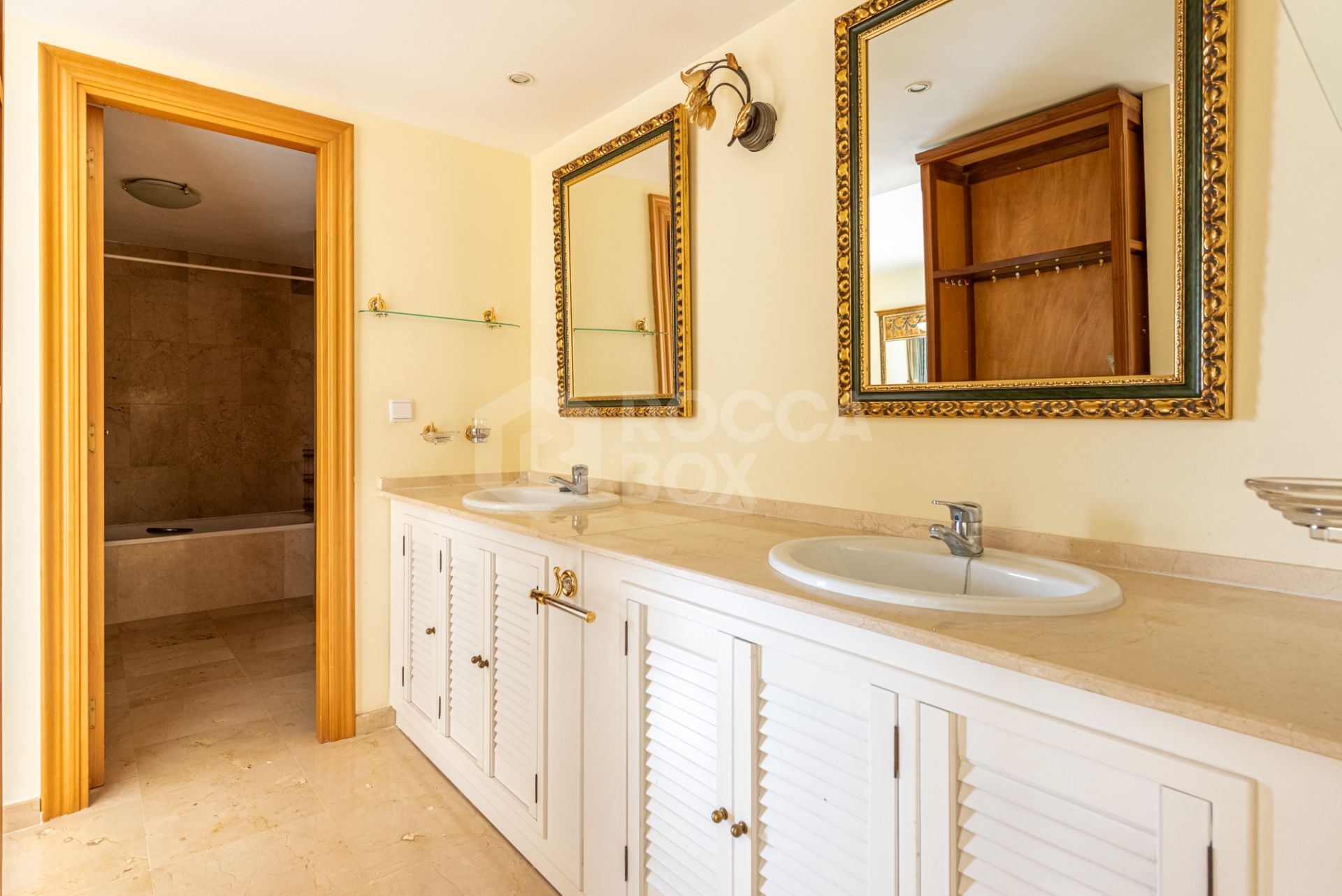 Frontline Golf Duplex Penthouse with Mountain Views in Guadalmina Alta