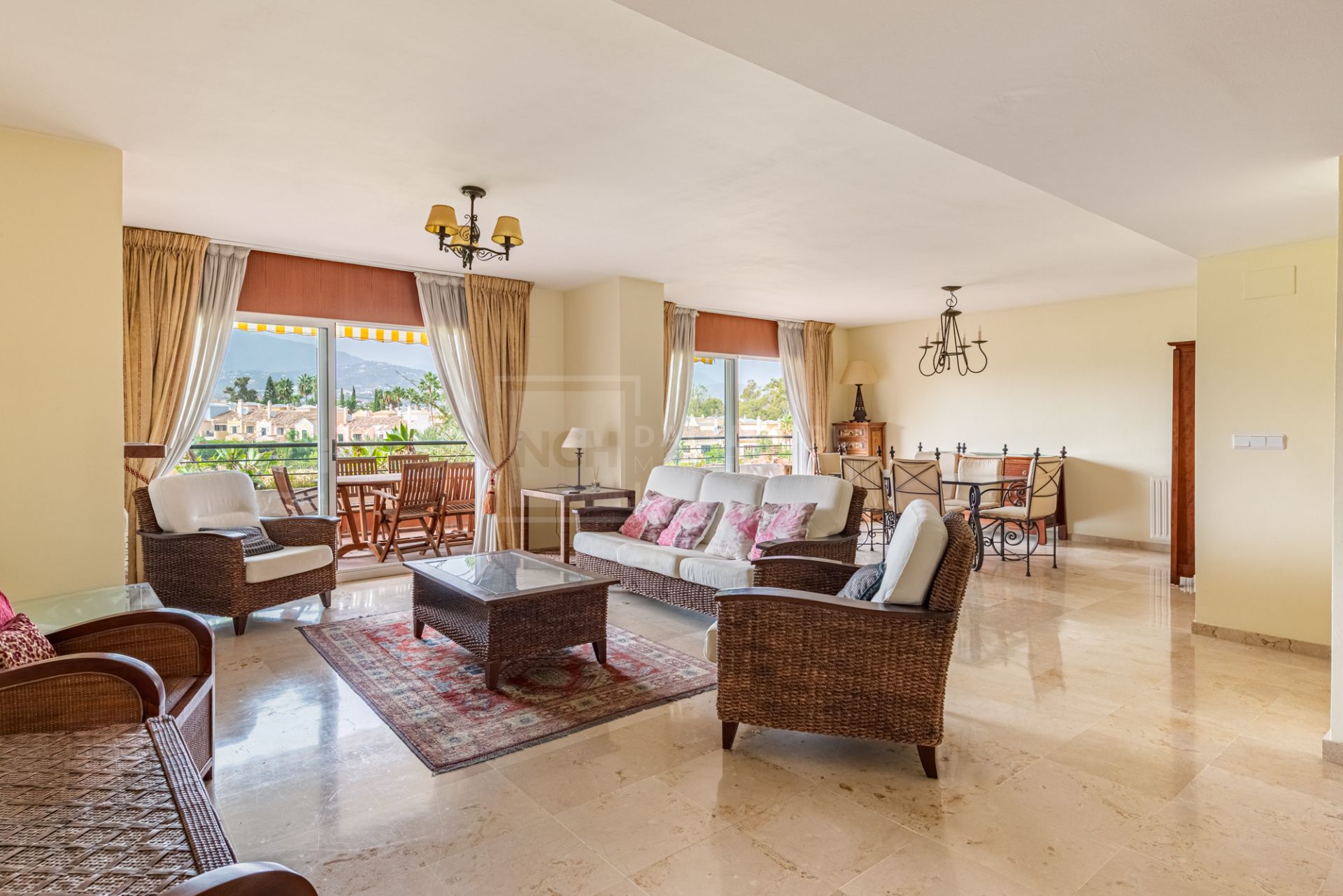 Frontline Golf Duplex Penthouse with Mountain Views in Guadalmina Alta