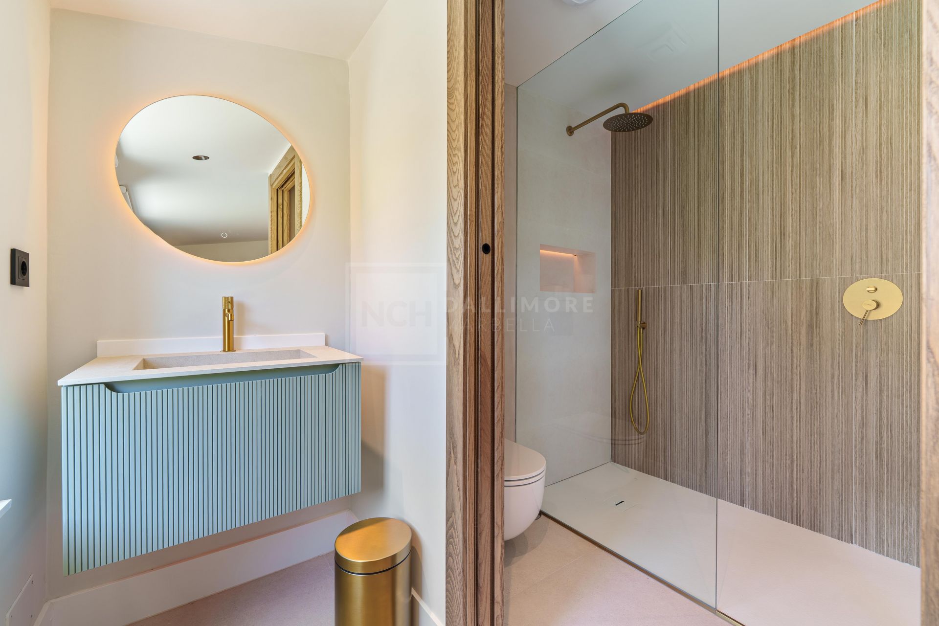 MODERN SINGLE-LEVEL 5-BEDROOM VILLA WITH SMART HOME SYSTEM AND JACUZZI