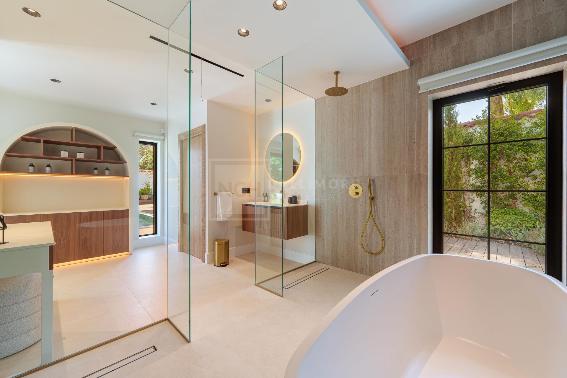 MODERN SINGLE-LEVEL 5-BEDROOM VILLA WITH SMART HOME SYSTEM AND JACUZZI