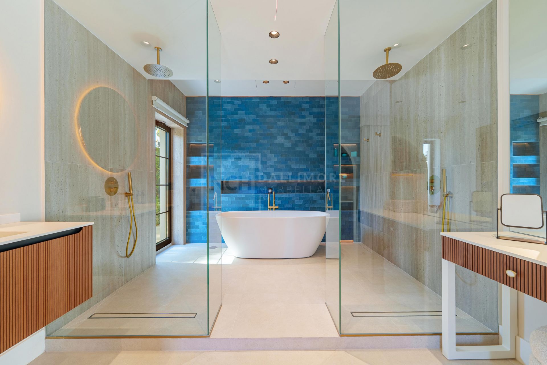 MODERN SINGLE-LEVEL 5-BEDROOM VILLA WITH SMART HOME SYSTEM AND JACUZZI