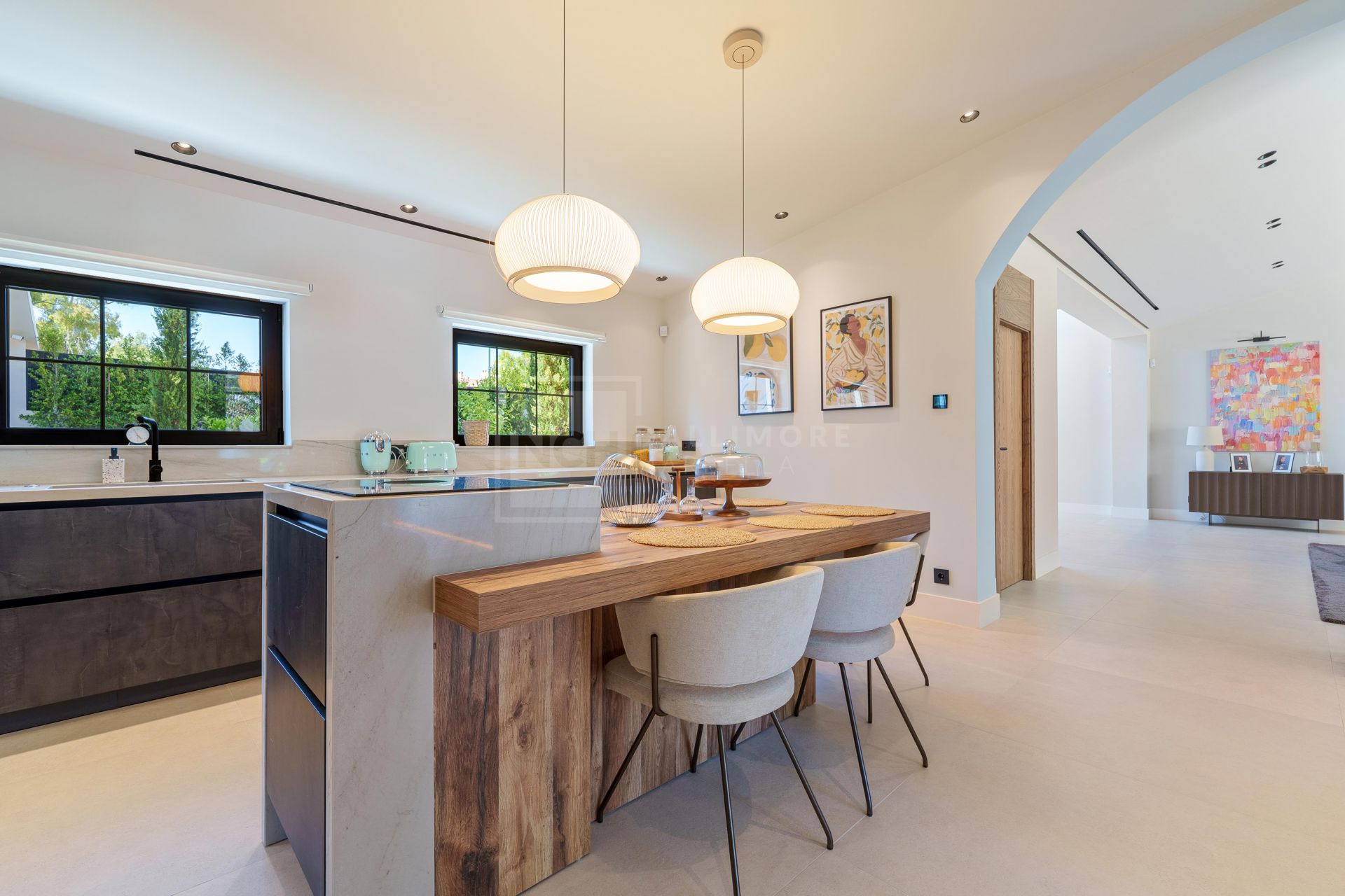 MODERN SINGLE-LEVEL 5-BEDROOM VILLA WITH SMART HOME SYSTEM AND JACUZZI