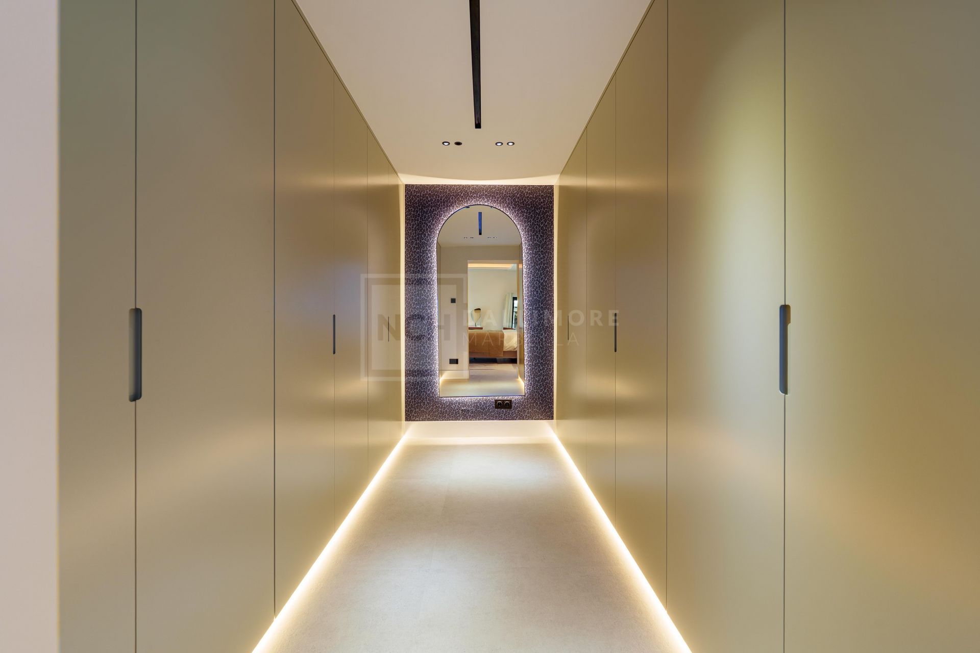 MODERN SINGLE-LEVEL 5-BEDROOM VILLA WITH SMART HOME SYSTEM AND JACUZZI