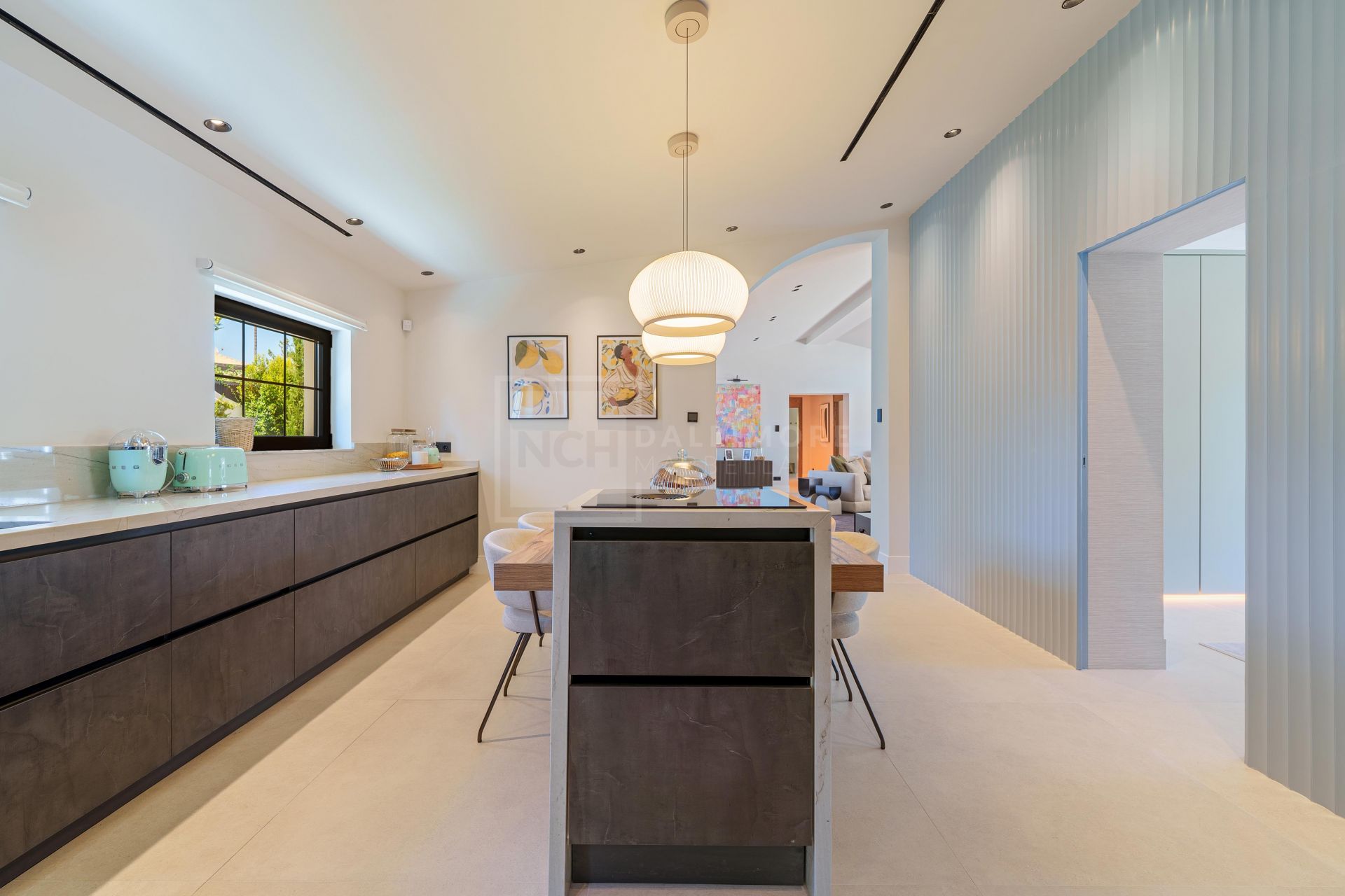 MODERN SINGLE-LEVEL 5-BEDROOM VILLA WITH SMART HOME SYSTEM AND JACUZZI