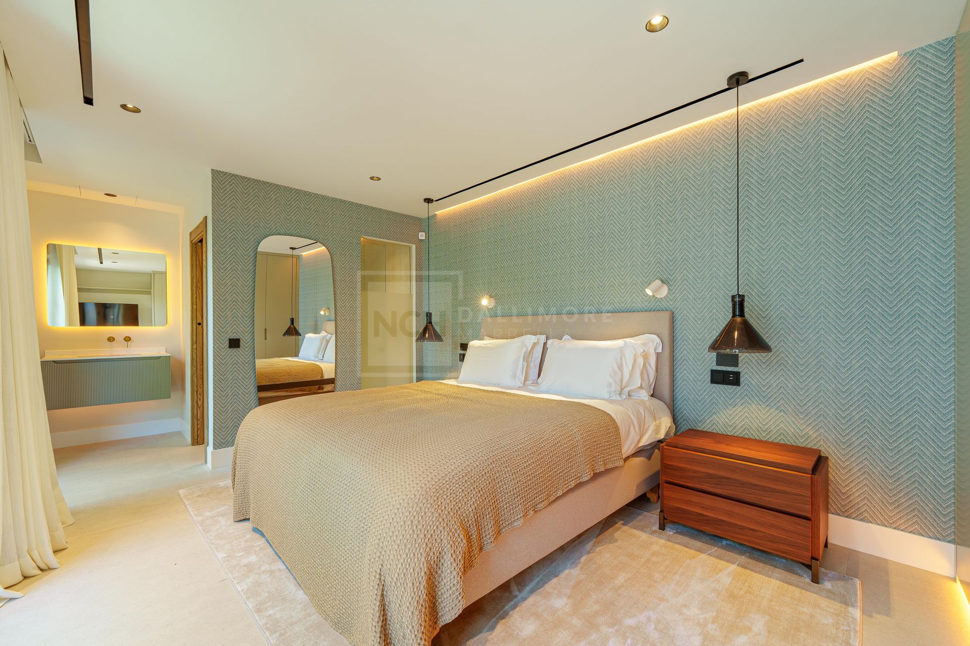 MODERN SINGLE-LEVEL 5-BEDROOM VILLA WITH SMART HOME SYSTEM AND JACUZZI