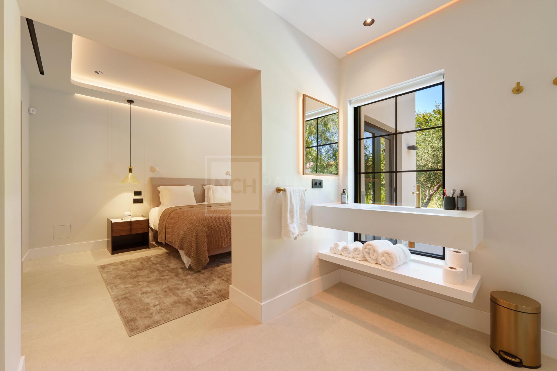 MODERN SINGLE-LEVEL 5-BEDROOM VILLA WITH SMART HOME SYSTEM AND JACUZZI
