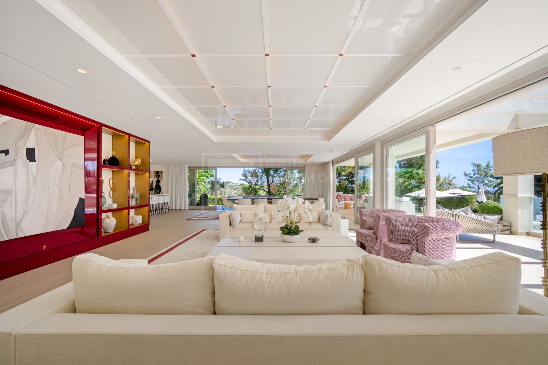 SOUTH-FACING 6-BEDROOM FRONTLINE-GOLF MANSION WITH GUEST HOUSE IN NUEVA ANDALUCÍA