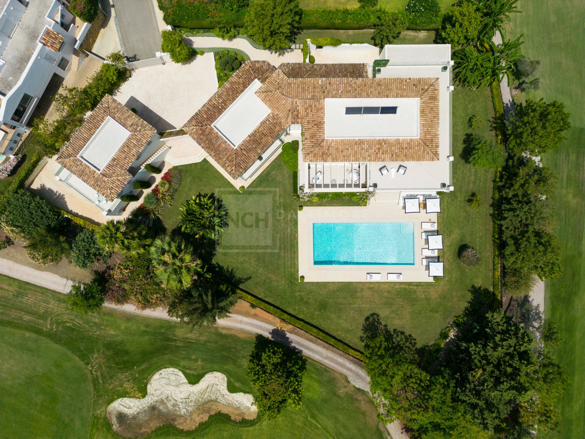 SOUTH-FACING 6-BEDROOM FRONTLINE-GOLF MANSION WITH GUEST HOUSE IN NUEVA ANDALUCÍA