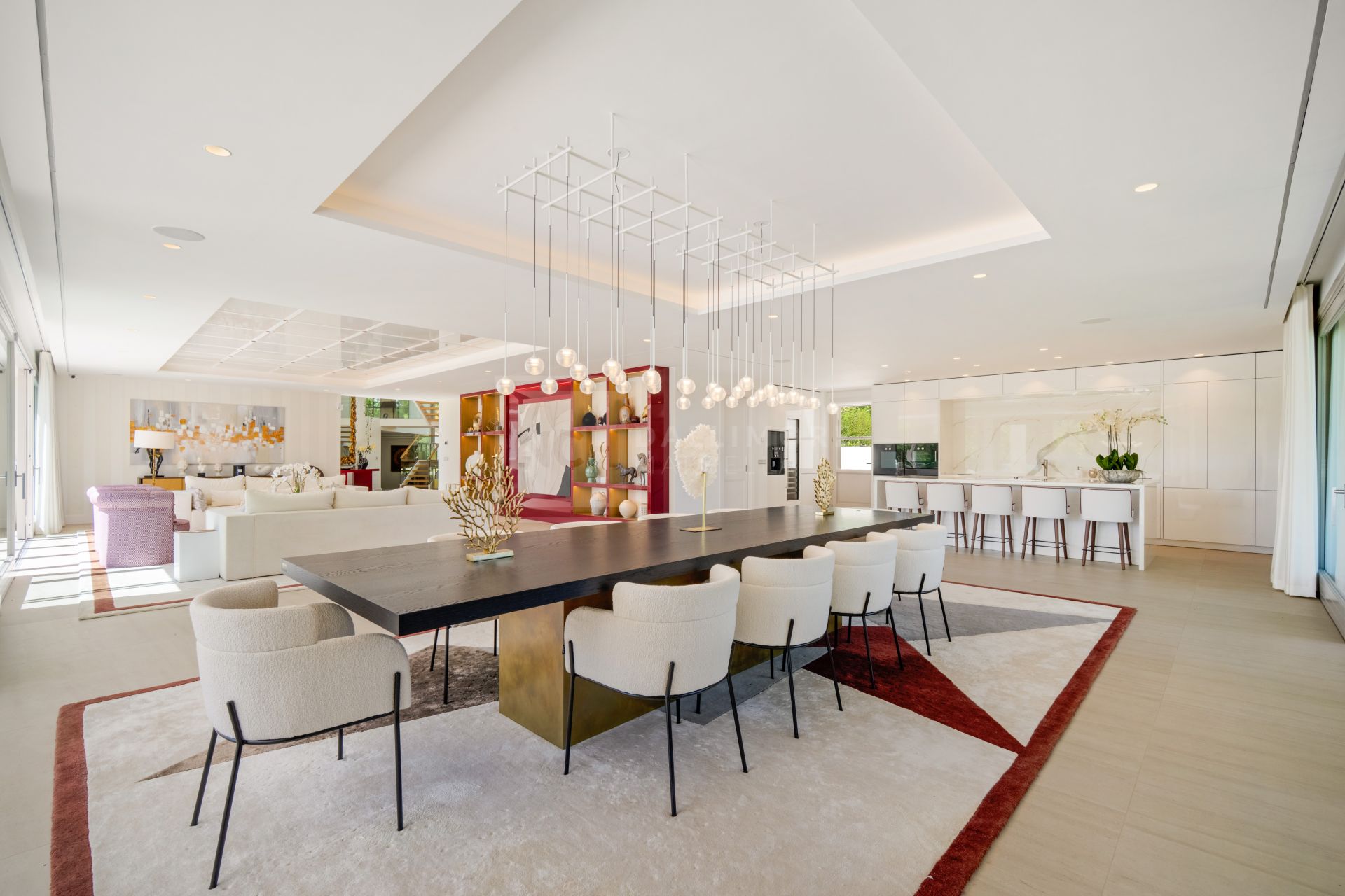 SOUTH-FACING 6-BEDROOM FRONTLINE-GOLF MANSION WITH GUEST HOUSE IN NUEVA ANDALUCÍA