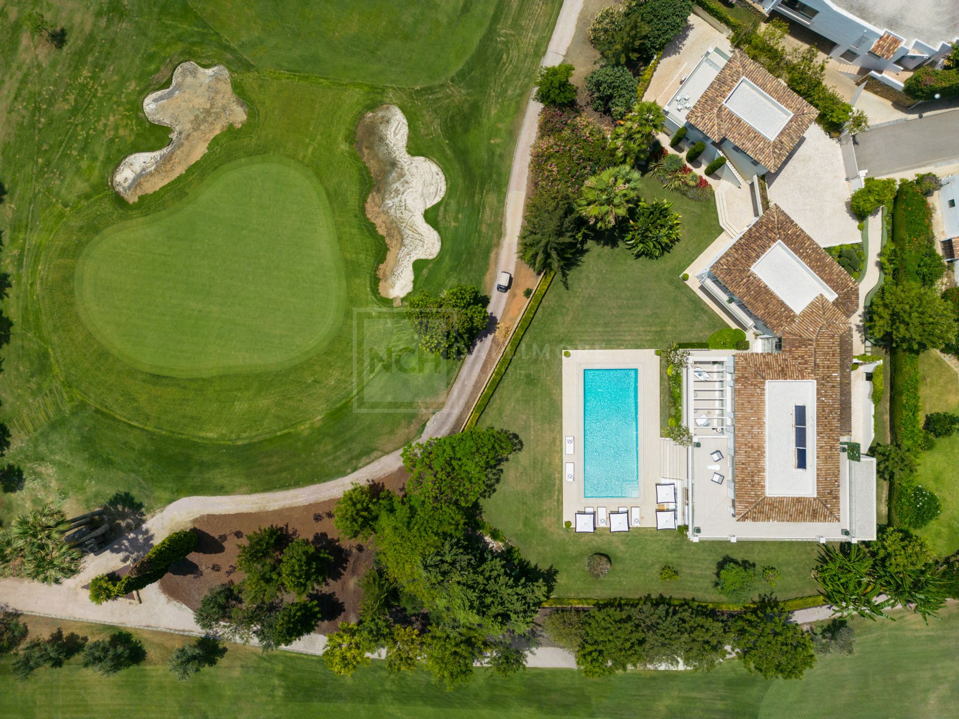 SOUTH-FACING 6-BEDROOM FRONTLINE-GOLF MANSION WITH GUEST HOUSE IN NUEVA ANDALUCÍA