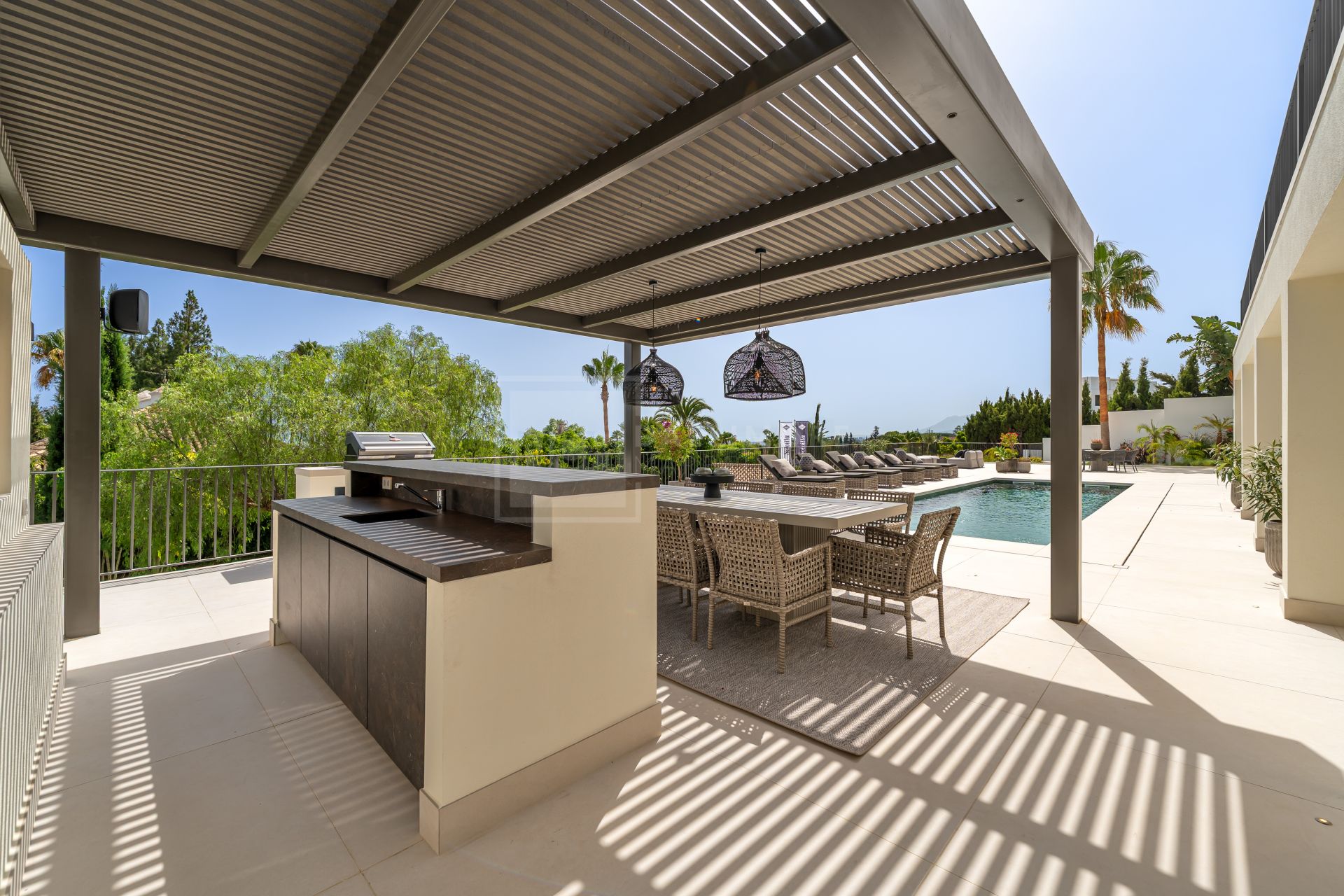 FULLY RENOVATED 5 BEDROOM VILLA IN NAGÜELES WITH LUXURY INTERIORS AND SALTWATER POOL