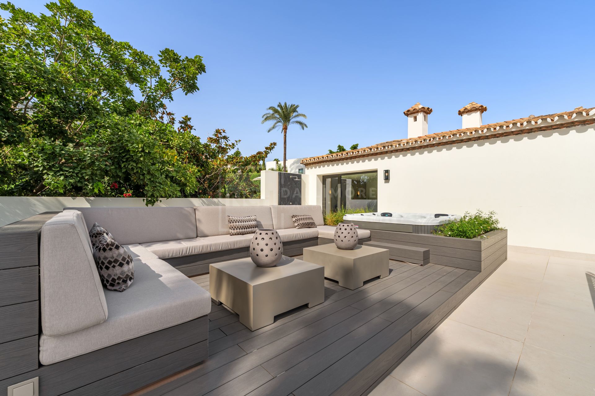 FULLY RENOVATED 5 BEDROOM VILLA IN NAGÜELES WITH LUXURY INTERIORS AND SALTWATER POOL