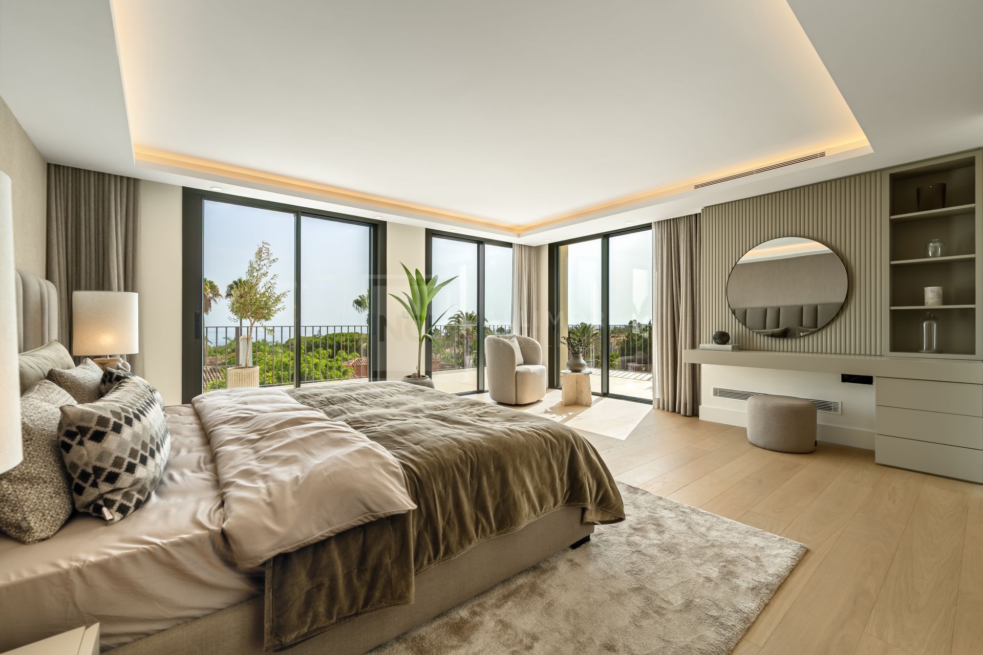 FULLY RENOVATED 5 BEDROOM VILLA IN NAGÜELES WITH LUXURY INTERIORS AND SALTWATER POOL