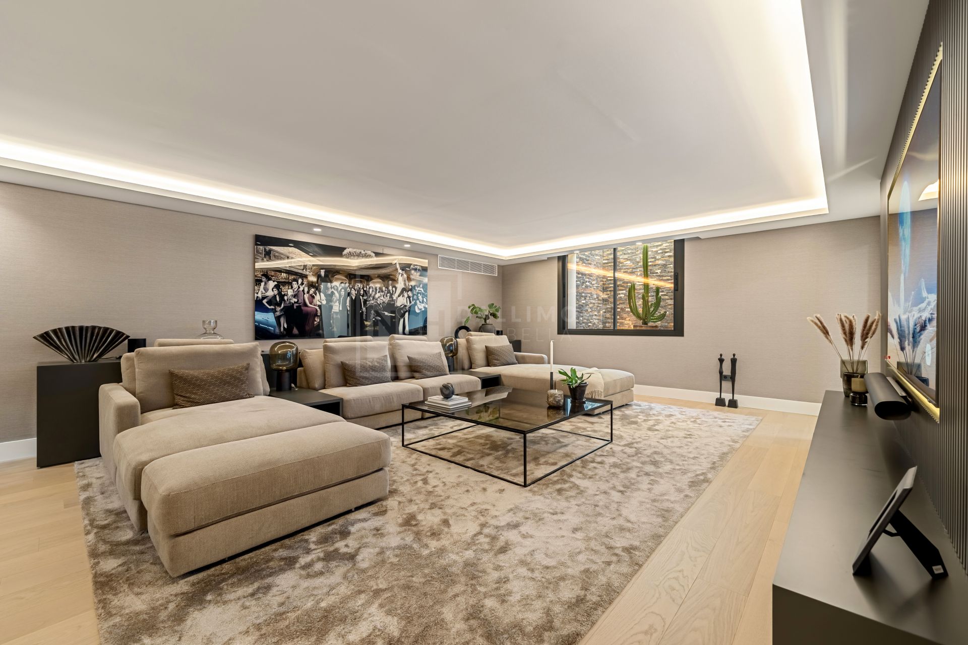 FULLY RENOVATED 5 BEDROOM VILLA IN NAGÜELES WITH LUXURY INTERIORS AND SALTWATER POOL