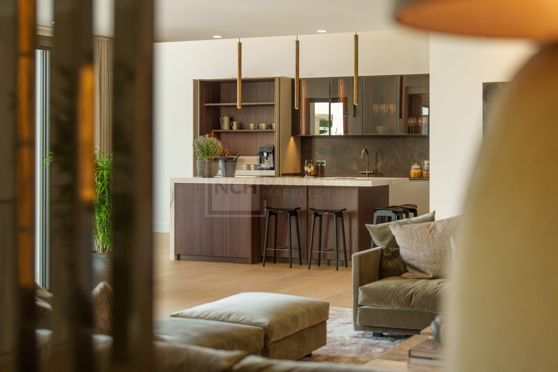 FULLY RENOVATED 5 BEDROOM VILLA IN NAGÜELES WITH LUXURY INTERIORS AND SALTWATER POOL