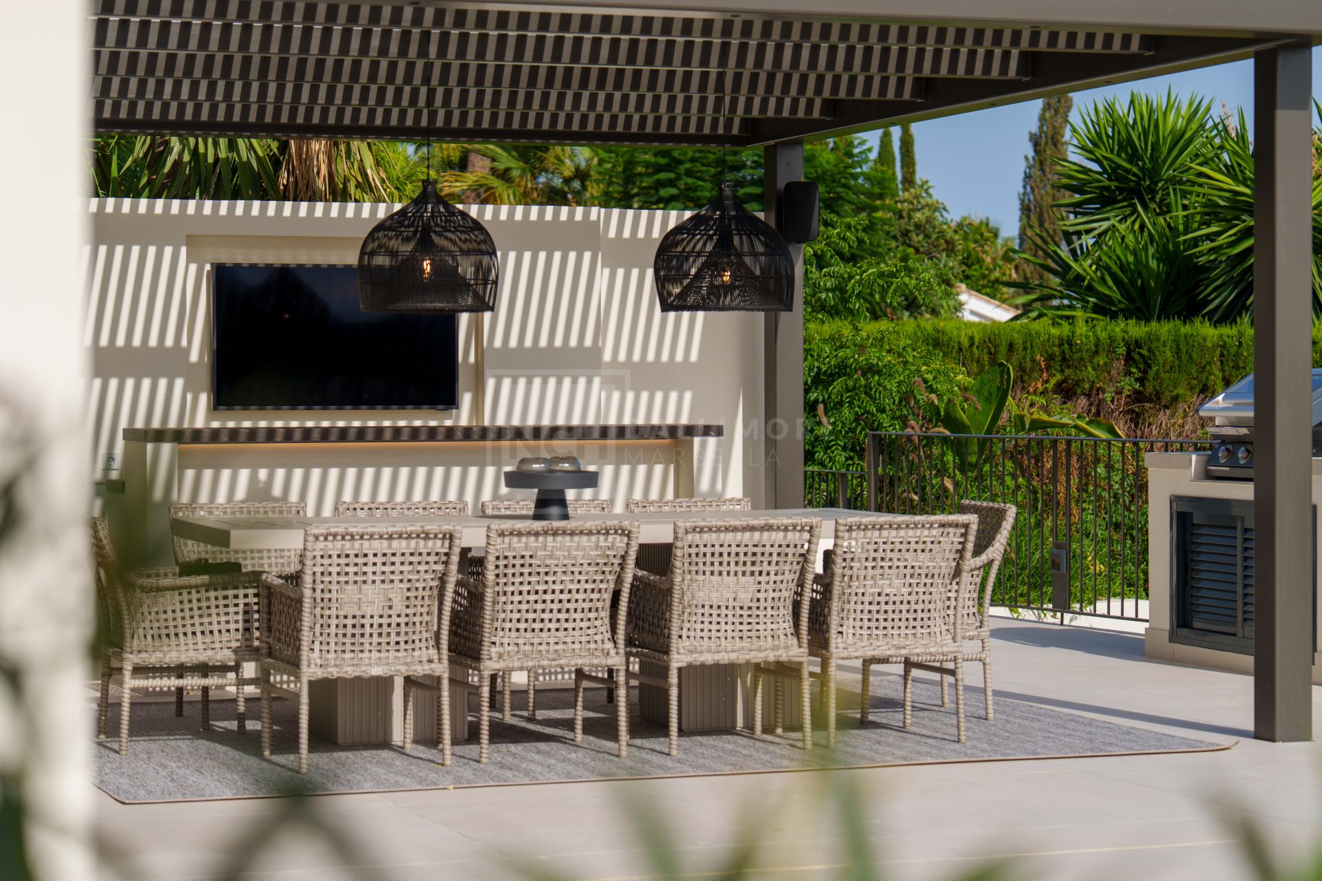 FULLY RENOVATED 5 BEDROOM VILLA IN NAGÜELES WITH LUXURY INTERIORS AND SALTWATER POOL