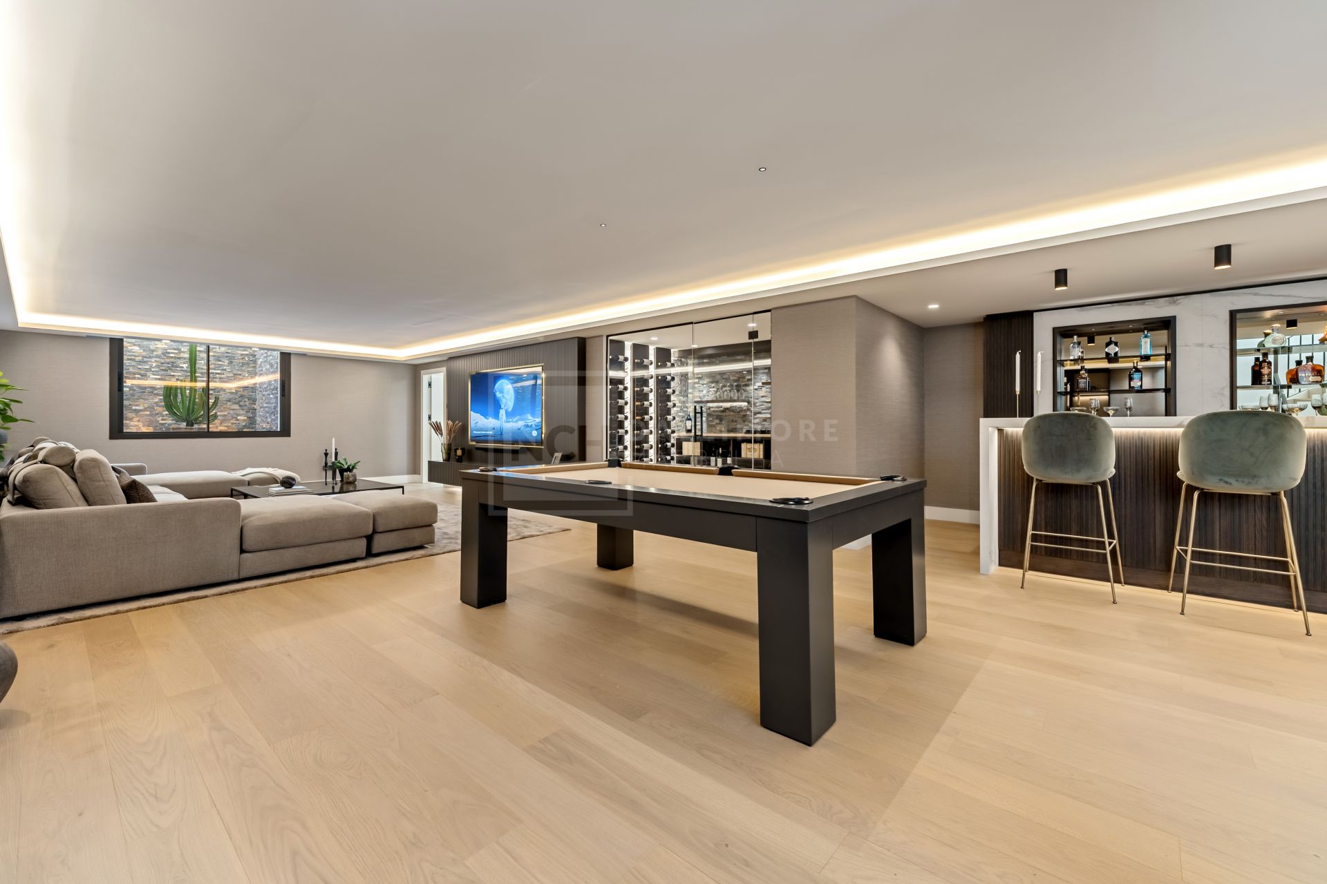FULLY RENOVATED 5 BEDROOM VILLA IN NAGÜELES WITH LUXURY INTERIORS AND SALTWATER POOL