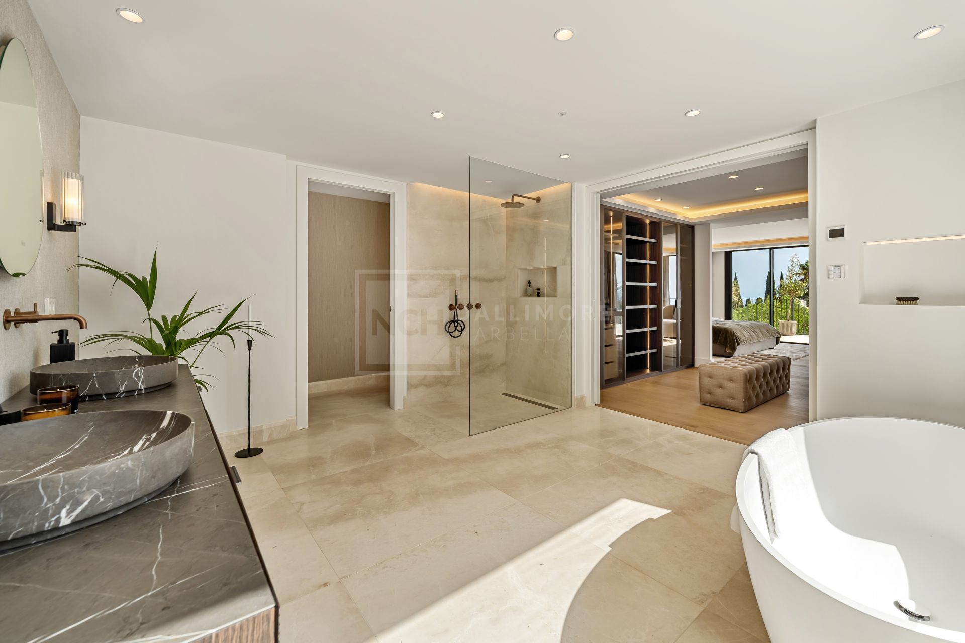 FULLY RENOVATED 5 BEDROOM VILLA IN NAGÜELES WITH LUXURY INTERIORS AND SALTWATER POOL