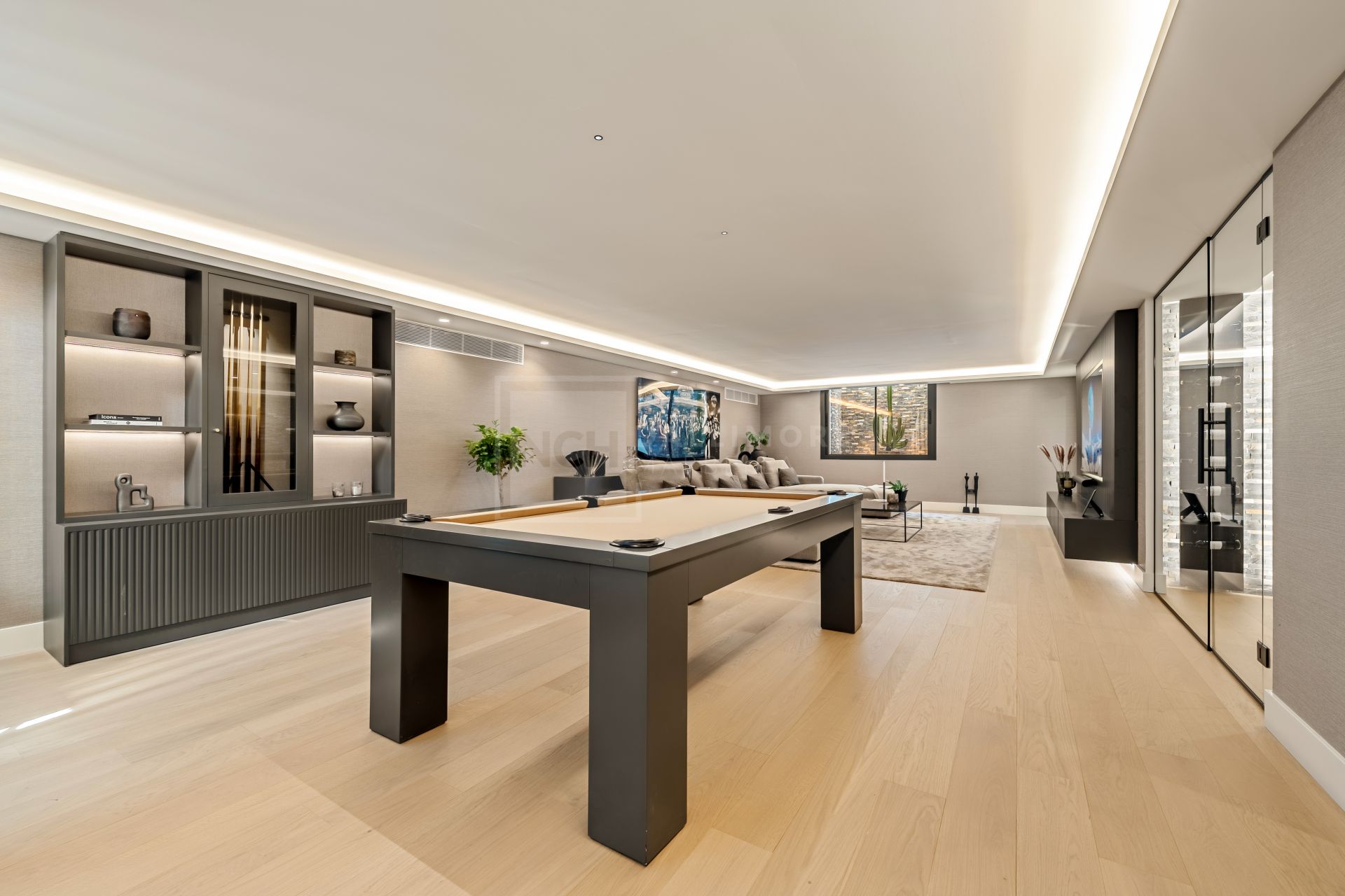 FULLY RENOVATED 5 BEDROOM VILLA IN NAGÜELES WITH LUXURY INTERIORS AND SALTWATER POOL
