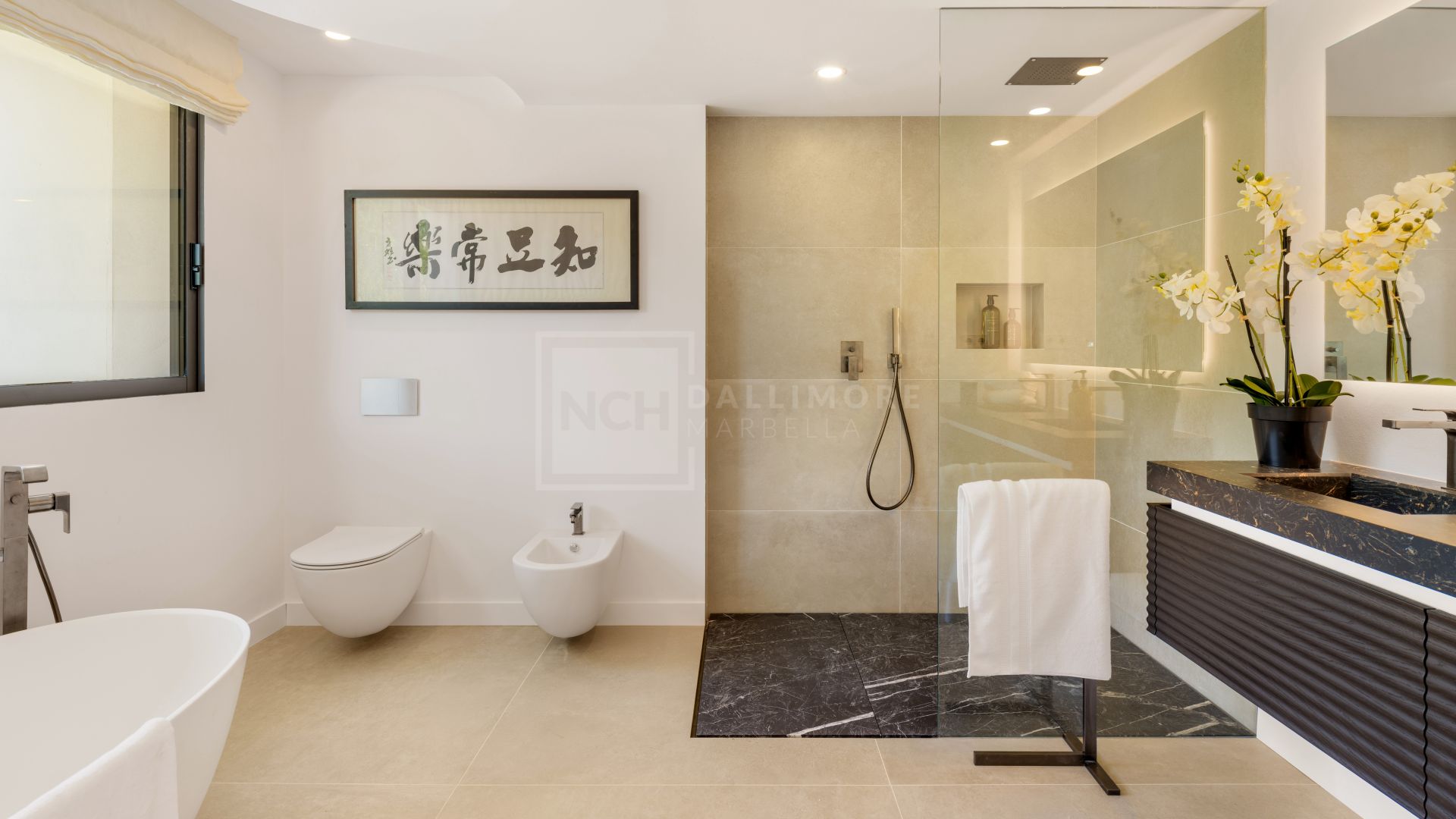 MODERN FIVE BEDROOM VILLA LOCATION IN ROCIO DE NAGUELES